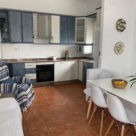 Vivienda a pie de calle en Agua Amarga a 250 metros de la playa Exterior foto