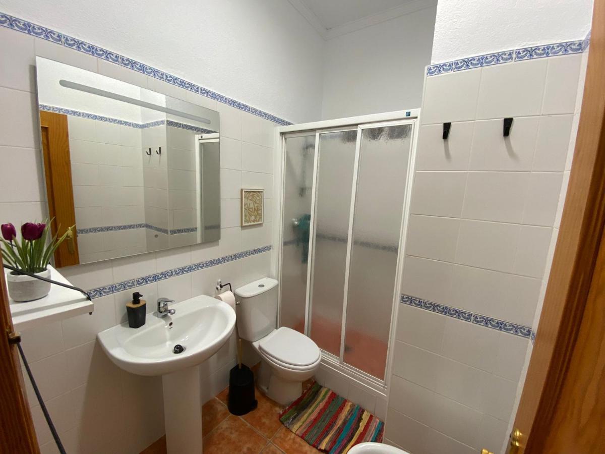 Vivienda a pie de calle en Agua Amarga a 250 metros de la playa Exterior foto