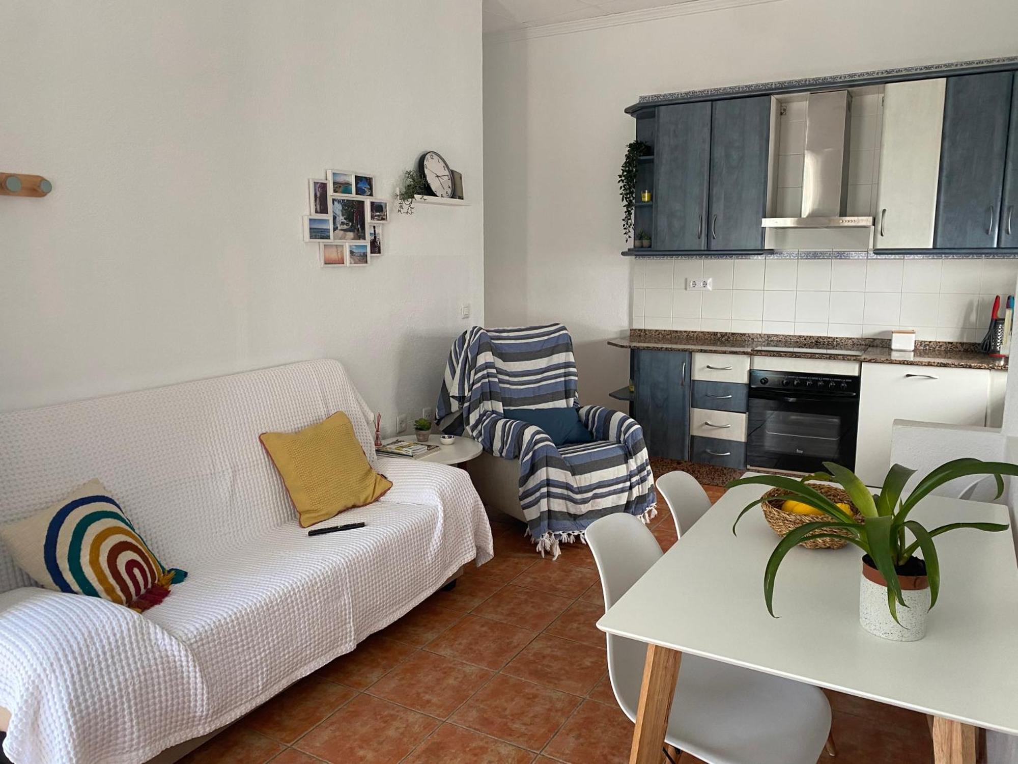 Vivienda a pie de calle en Agua Amarga a 250 metros de la playa Exterior foto