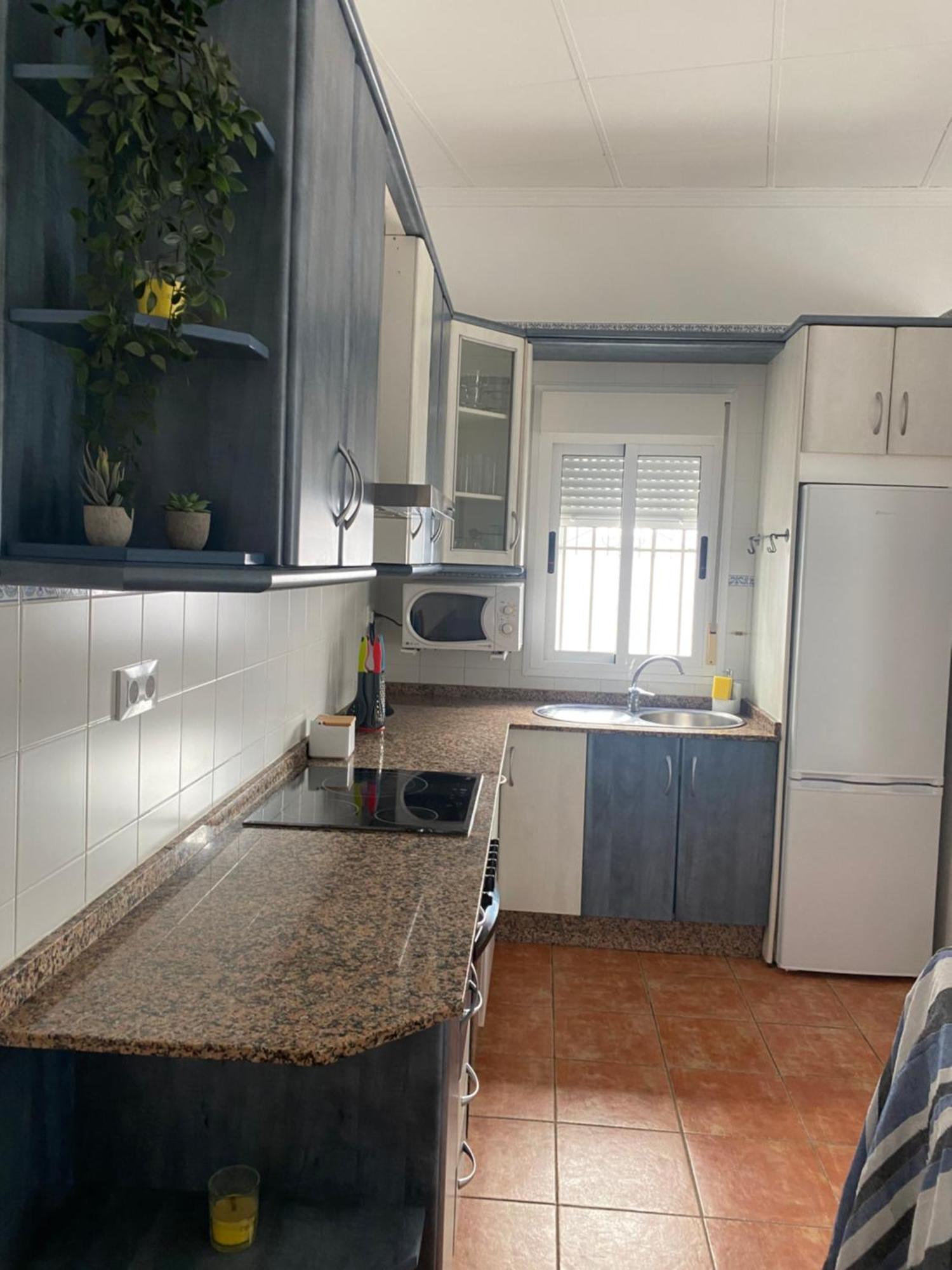 Vivienda a pie de calle en Agua Amarga a 250 metros de la playa Exterior foto