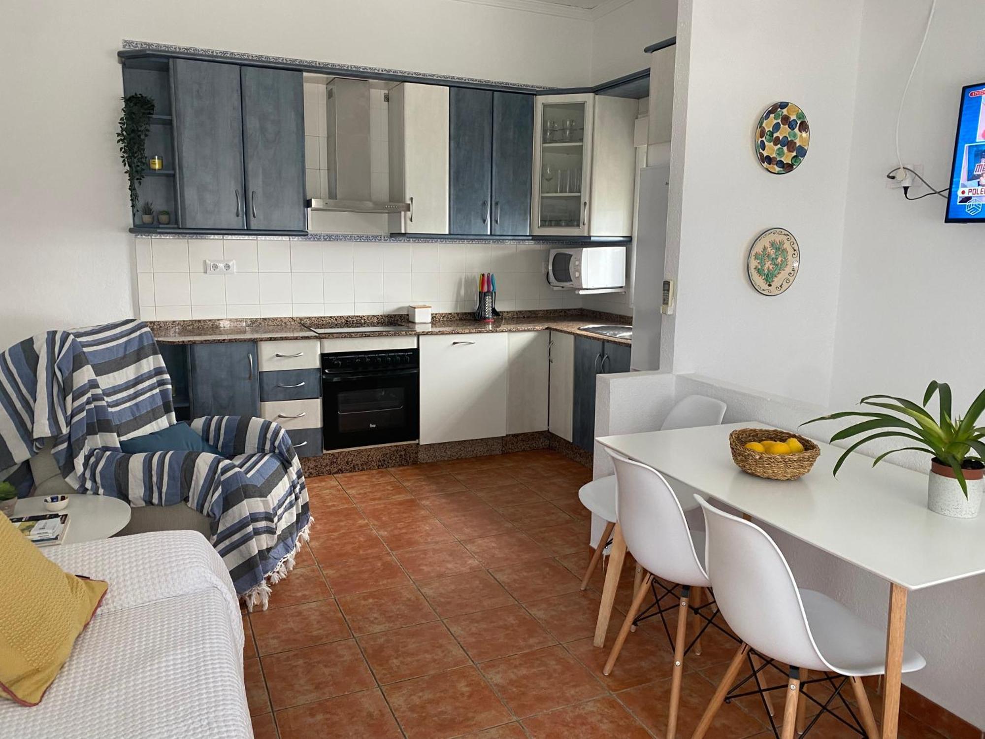 Vivienda a pie de calle en Agua Amarga a 250 metros de la playa Exterior foto