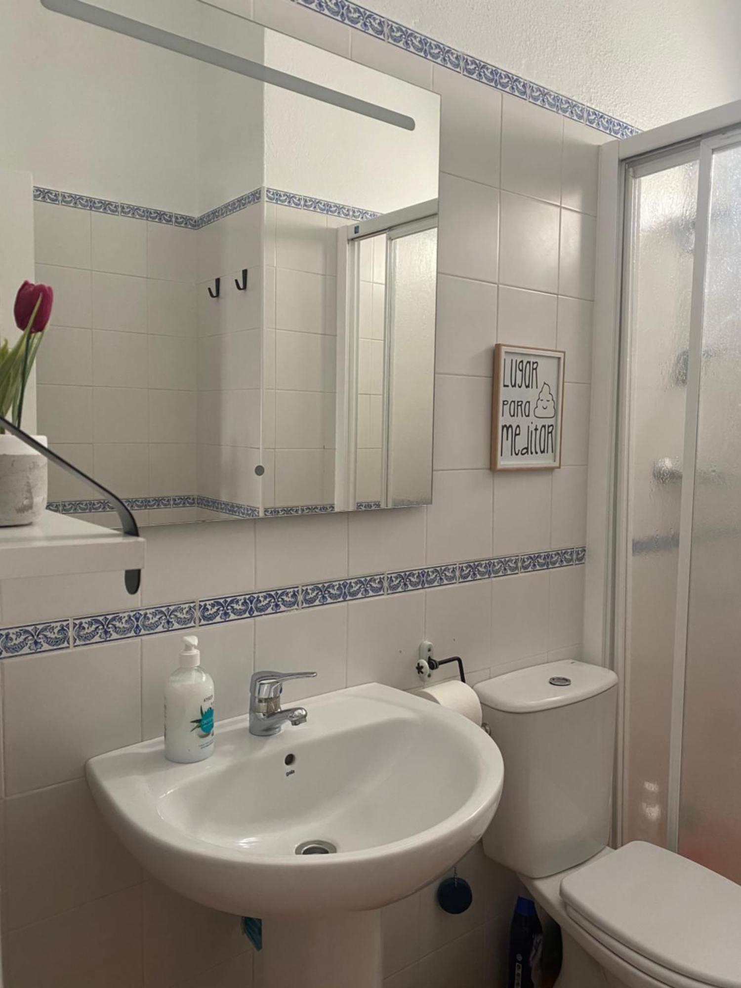 Vivienda a pie de calle en Agua Amarga a 250 metros de la playa Exterior foto